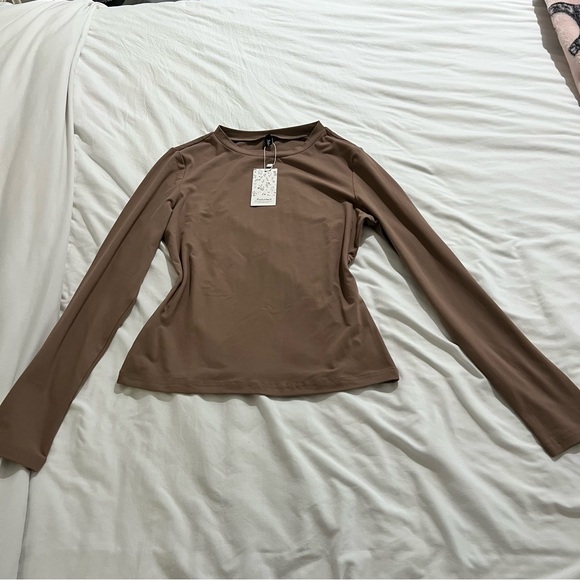 AUTOMET Womens Long Sleeve Shirts Basic Crop Top - Picture 3 of 9